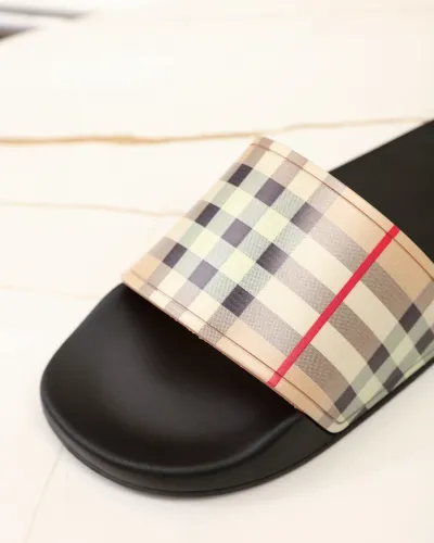 Burberry Mens Slippers Size 42