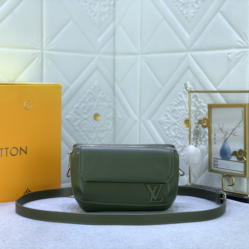 Louis Vuitton M83560 Pilot Shoulder Bags Size 20*12*5cm
