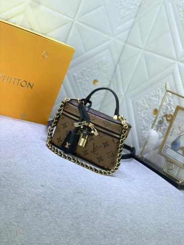 Louis Vuitton M47125 Vanity Chain Pouch Shoulder Bags Size 19*11*6cm