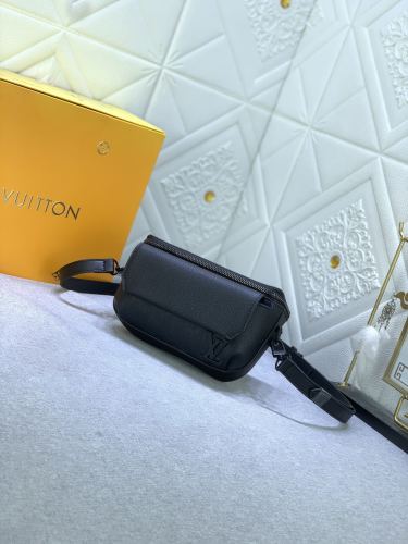 Louis Vuitton M83563 Pilot Shoulder Bags Size 20*12*5cm