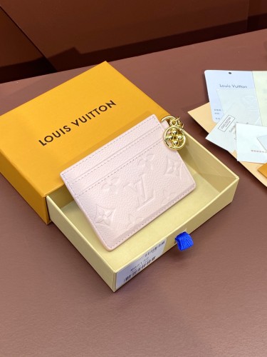 Louis Vuitton M82132 Card Holder Size 10*7cm