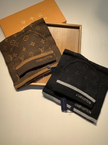 Louis Vuitton Knitted Hat+Scarf