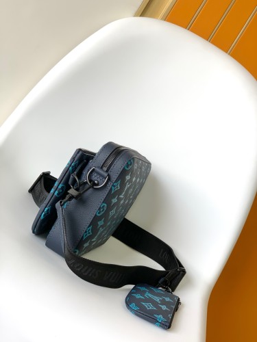 Louis Vuitton M46604 Men Shoulder Bags Size 25*18.5*7cm