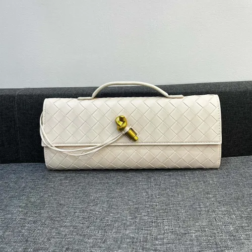 Bottega Veneta Andiamo Clutch 30*13*4cm