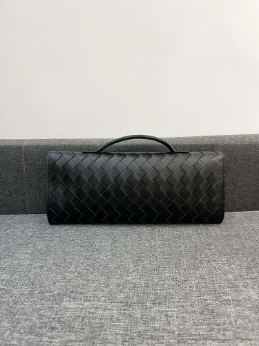Bottega Veneta Andiamo Clutch 30*13*4cm