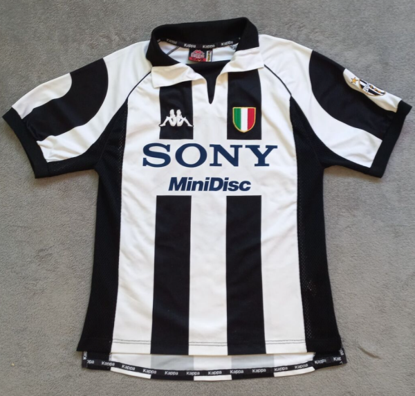 1997-1998 JUV Home Retro Fans Soccer Jersey 有队徽
