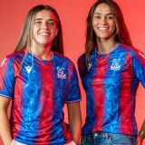 2024/25 Crystal Palace Home FA CUP FINAL VERSION Fans Soccer Jersey(带胸前小字，臂章，袖广告）