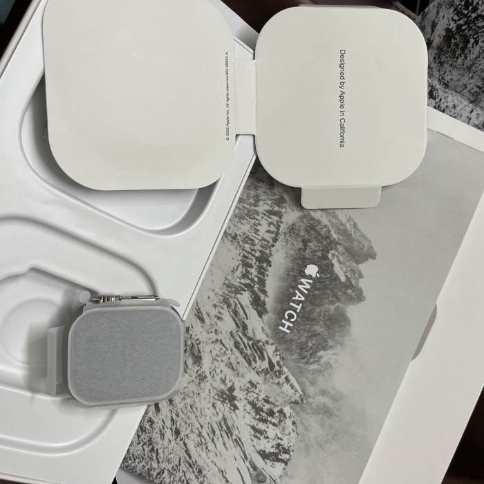 Apple Watch Ultra（Contact on WhatsApp to order）