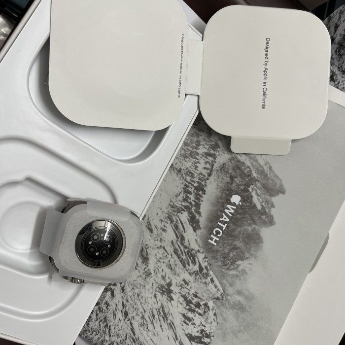 Apple Watch Ultra（Contact on WhatsApp to order）