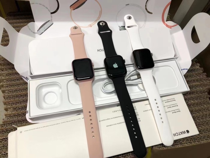 Apple Watch S10（Contact on WhatsApp to order）