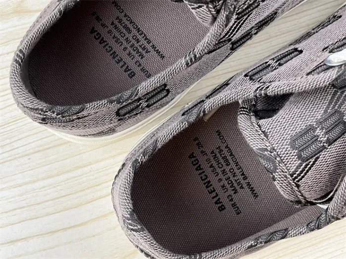 Balenciaga low-top canvas shoes（7-12 work day deliver）