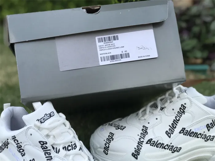 Paris TRIPLE S logo white dad shoes（7-12 work day deliver）