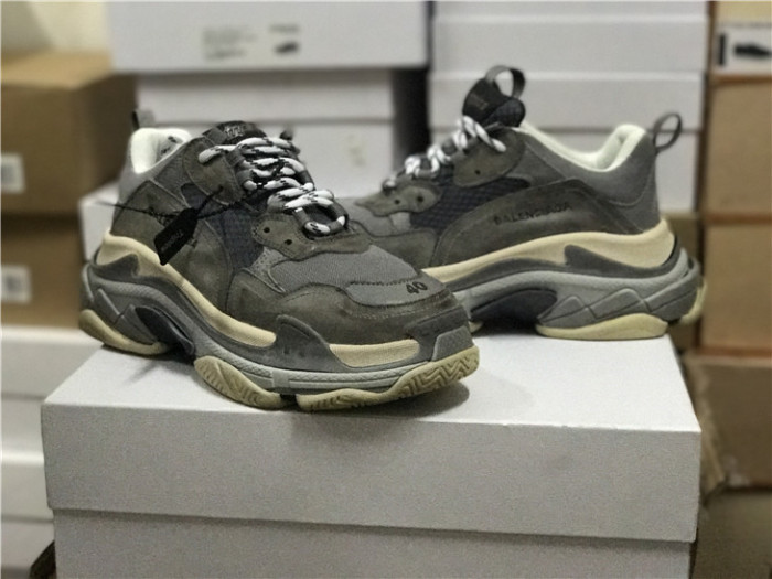 Balenciaga Triple S Carbon Grey（7-12 work day deliver）