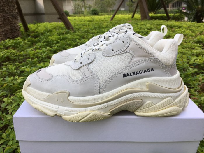 Balenciaga Triple S Beige（7-12 work day deliver）