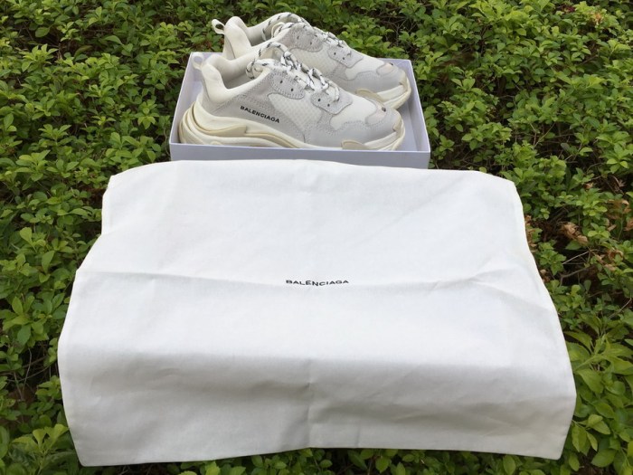 Balenciaga Triple S Beige（7-12 work day deliver）