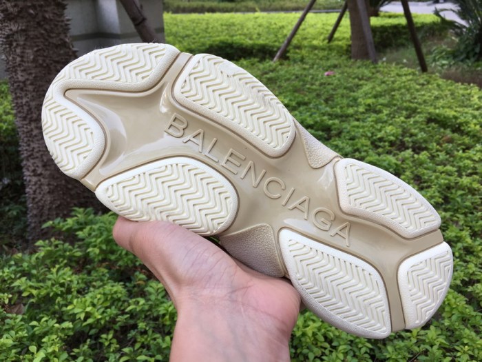 Balenciaga Triple S Beige（7-12 work day deliver）