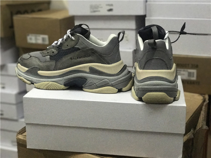 Balenciaga Triple S Carbon Grey（7-12 work day deliver）