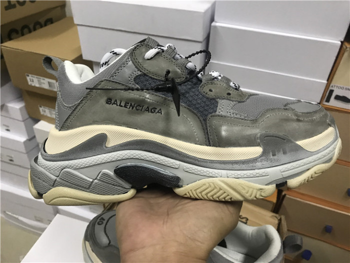 Balenciaga Triple S Carbon Grey（7-12 work day deliver）