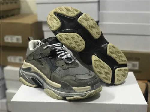 Balenciaga Triple S Carbon Grey（7-12 work day deliver）