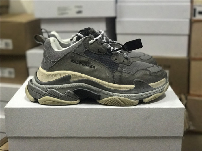 Balenciaga Triple S Carbon Grey（7-12 work day deliver）