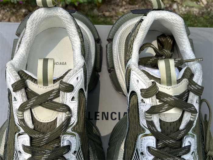 Balenciaga 10 3XL Olive Green（7-12 work day deliver）