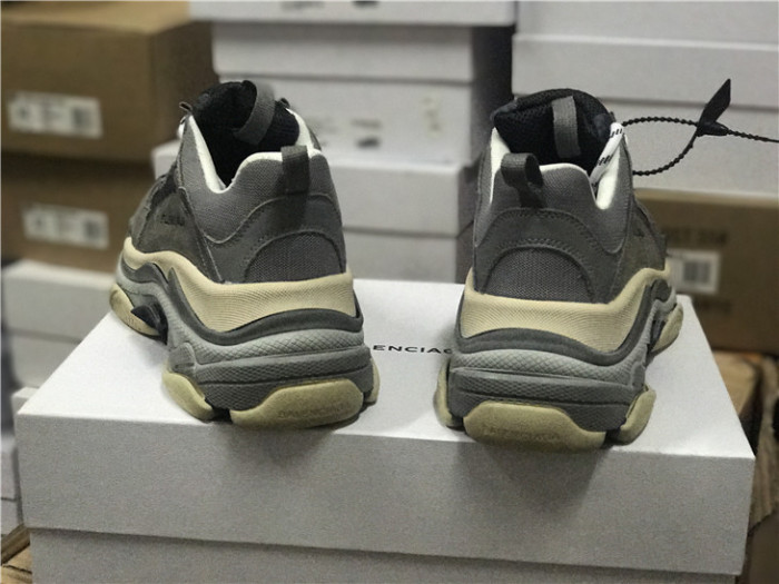 Balenciaga Triple S Carbon Grey（7-12 work day deliver）