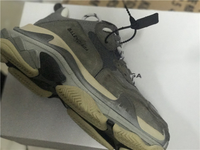 Balenciaga Triple S Carbon Grey（7-12 work day deliver）