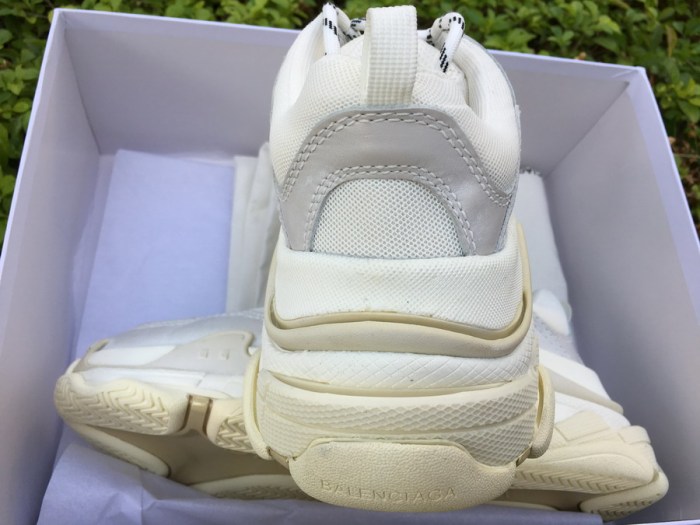 Balenciaga Triple S Beige（7-12 work day deliver）