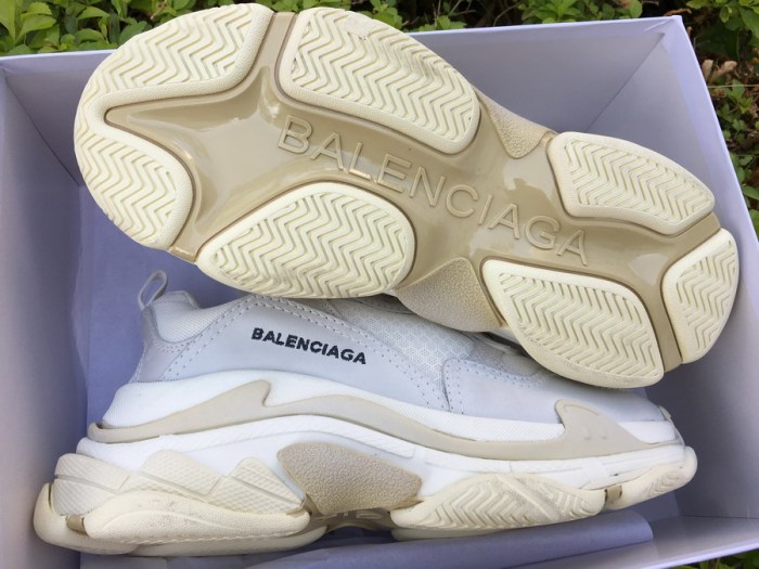 Balenciaga Triple S Beige（7-12 work day deliver）