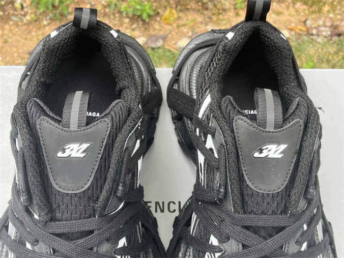 Balenciaga 10 3XL black and white straps（7-12 work day deliver）