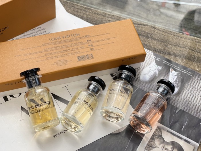 D114：Louis Vuitton 4-Piece 30ml Eau de Parfum Gift Set (4×30ml)