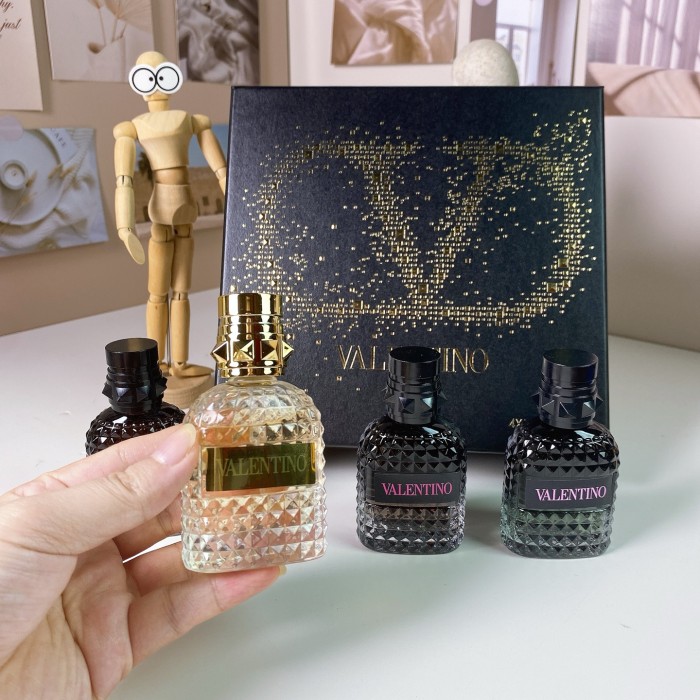 D112：Valentino Uomo Born in Roma 4-Piece 30ml Fragrance Gift Set (4×30ml)
