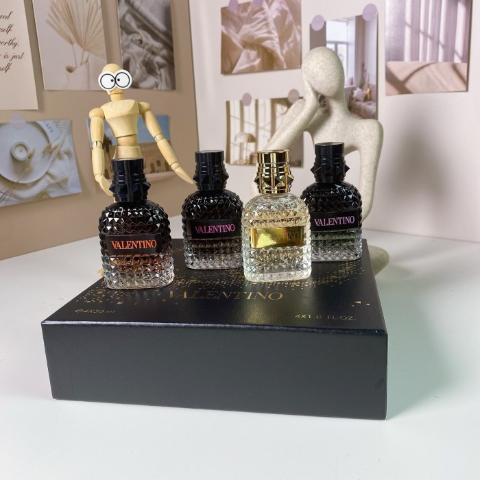 D112：Valentino Uomo Born in Roma 4-Piece 30ml Fragrance Gift Set (4×30ml)