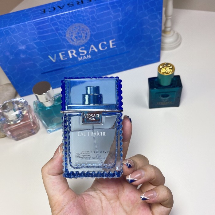 D111：Versace 4-Piece 30ml Fragrance Gift Set (4×30ml)