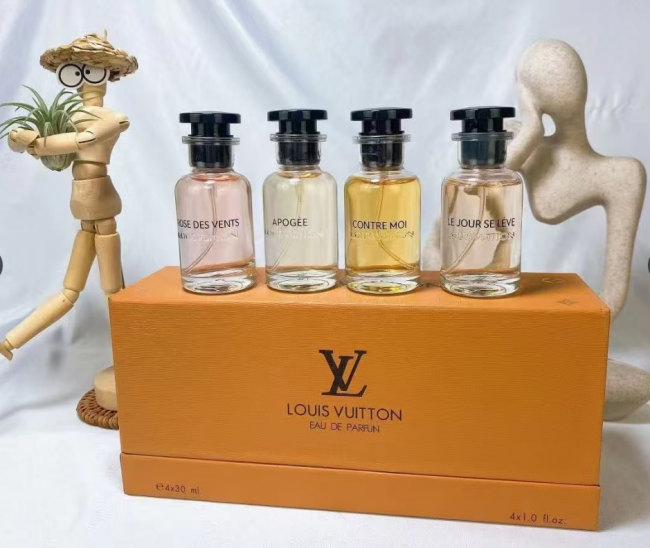 D114：Louis Vuitton 4-Piece 30ml Eau de Parfum Gift Set (4×30ml)
