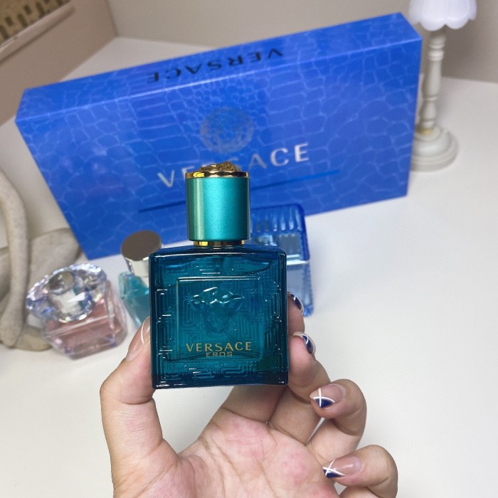 D111：Versace 4-Piece 30ml Fragrance Gift Set (4×30ml)