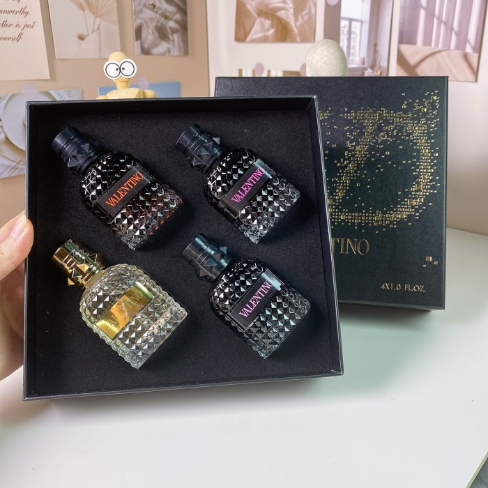 D112：Valentino Uomo Born in Roma 4-Piece 30ml Fragrance Gift Set (4×30ml)