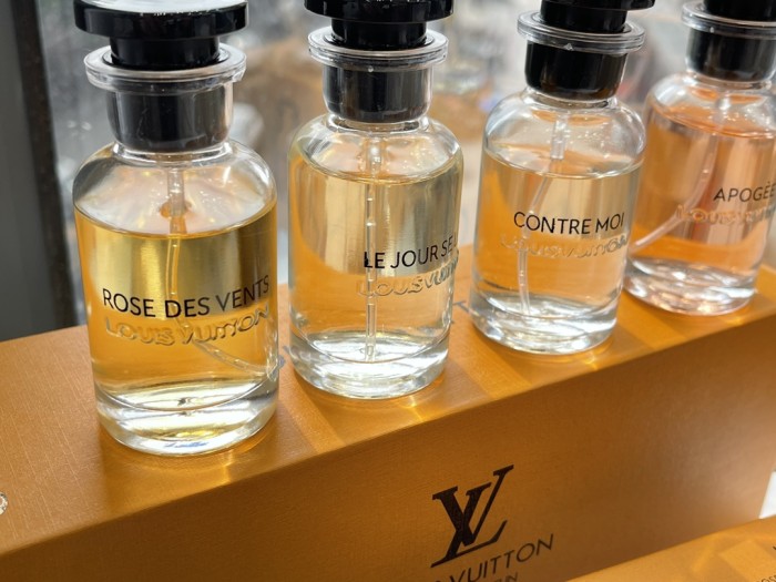D114：Louis Vuitton 4-Piece 30ml Eau de Parfum Gift Set (4×30ml)