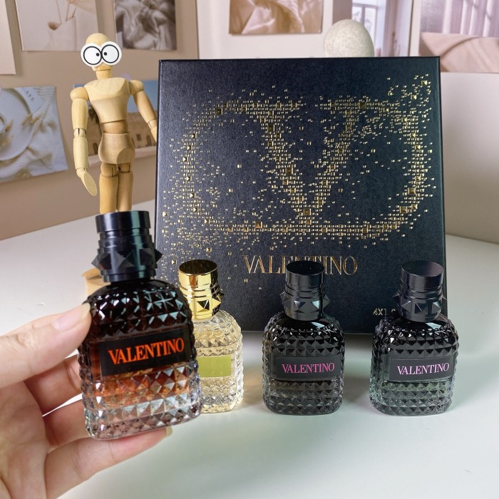 D112：Valentino Uomo Born in Roma 4-Piece 30ml Fragrance Gift Set (4×30ml)