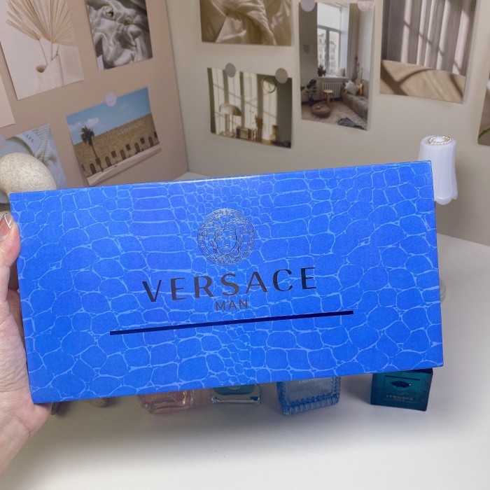 D111：Versace 4-Piece 30ml Fragrance Gift Set (4×30ml)