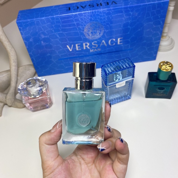 D111：Versace 4-Piece 30ml Fragrance Gift Set (4×30ml)