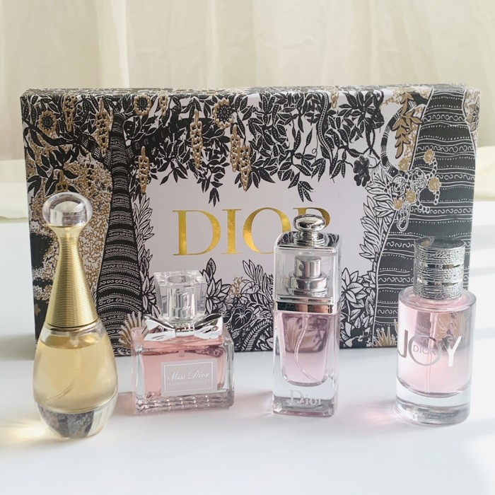 D107：DIOR Women’s Mini Perfume Gift Set 4 x 30ml