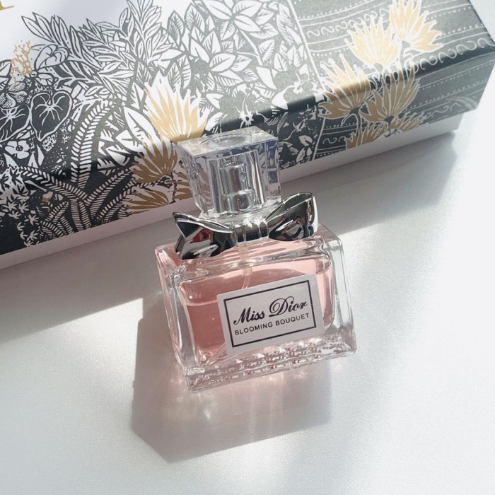 D107：DIOR Women’s Mini Perfume Gift Set 4 x 30ml