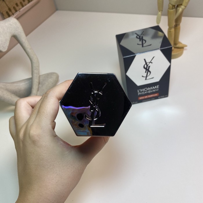 D092：Yves Saint Laurent L’Homme Eau de Parfum Spray 100ml