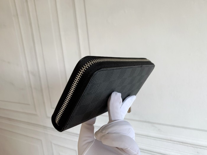 Q08：Louis Vuitton Zippy Wallet Damier Graphite Canvas