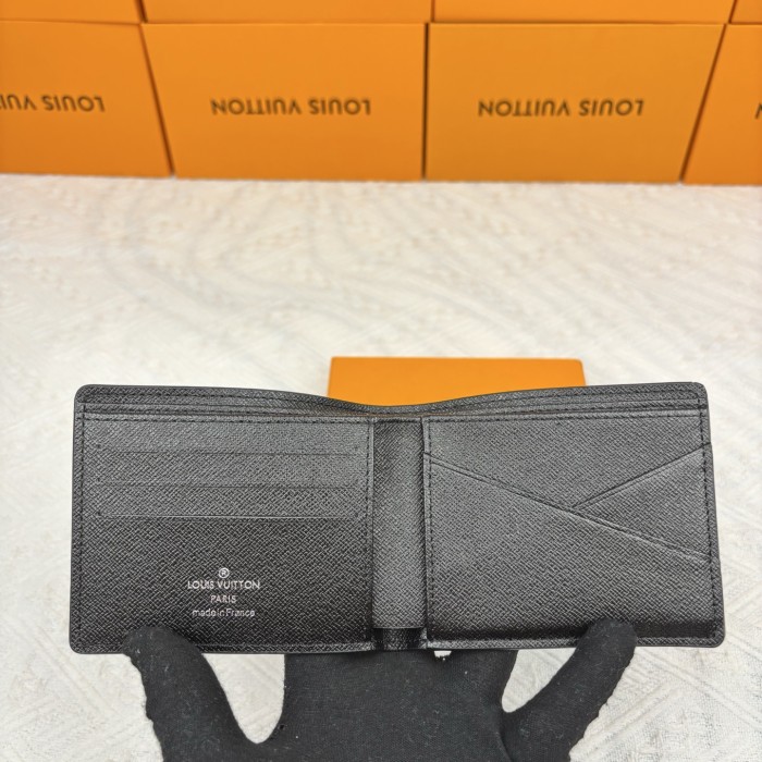 Q04：Louis Vuitton Multiple Wallet in Damier Graphite Canvas