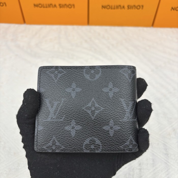 Q01： Louis Vuitton Multiple Wallet in Monogram Canvas