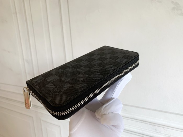 Q08：Louis Vuitton Zippy Wallet Damier Graphite Canvas