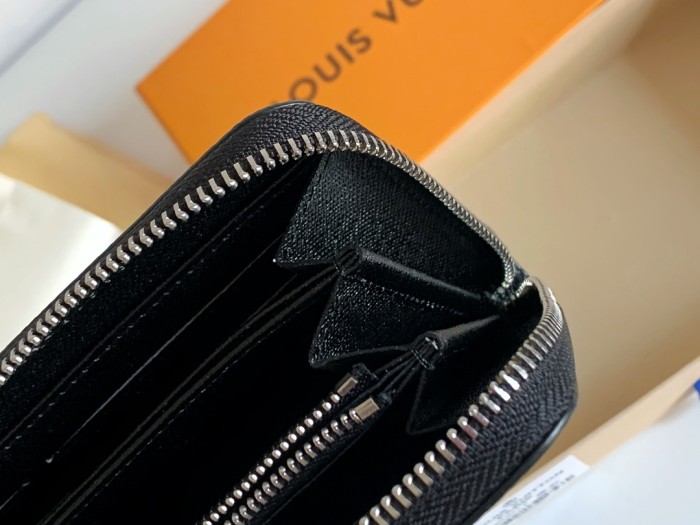 Q08：Louis Vuitton Zippy Wallet Damier Graphite Canvas