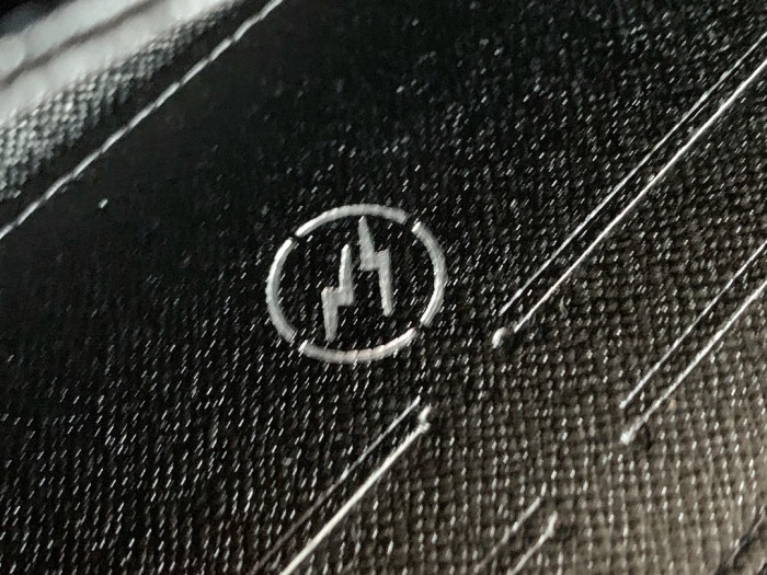 Q05：Louis Vuitton Zippy Wallet in Monogram Eclipse Canvas